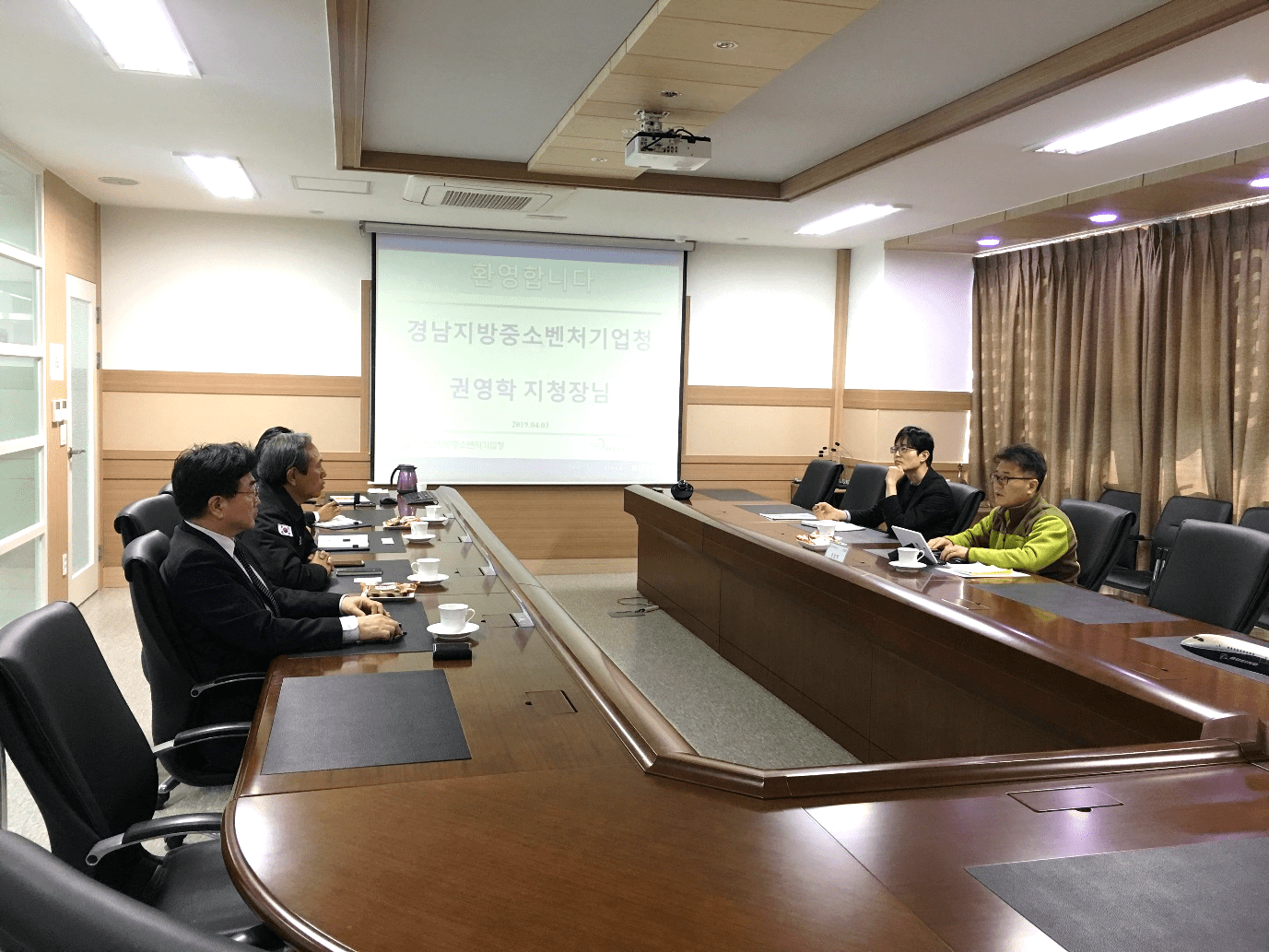 (2019. 04. 03) A Director of Gyeongnam Regional SMEs and Startups office Visited HIZE.