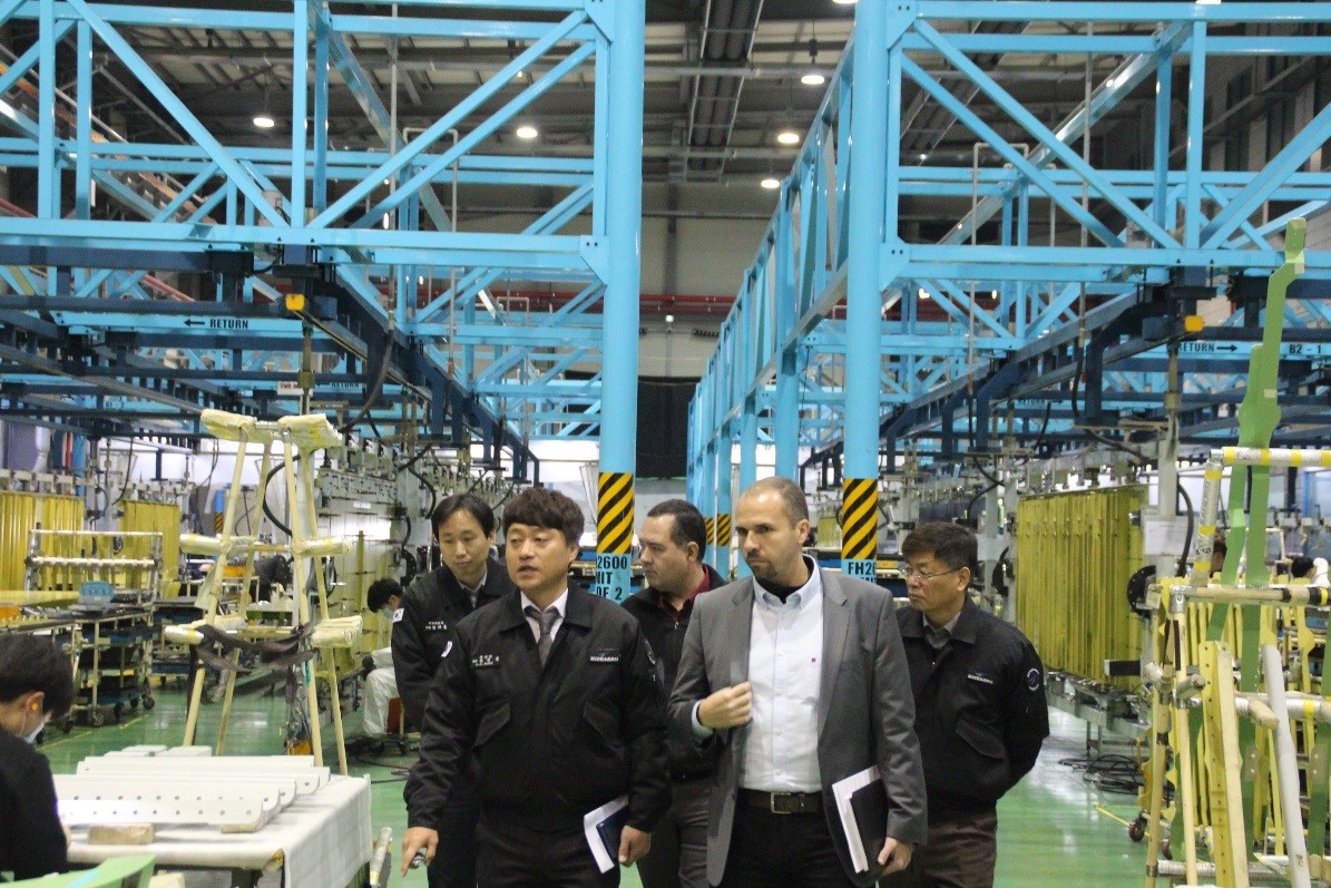 (2017. 11. 24) EMBRAER visits HIZEAERO